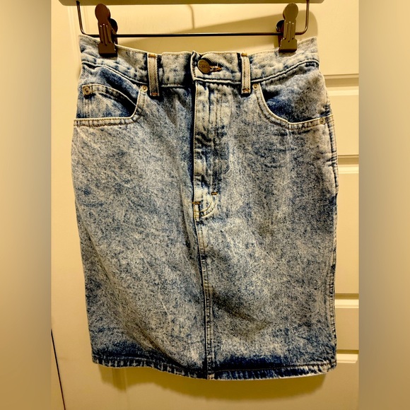Sasson Jeans Dresses & Skirts - Vintage B Sasson Acid Washed Denim Skirt. Size 9.